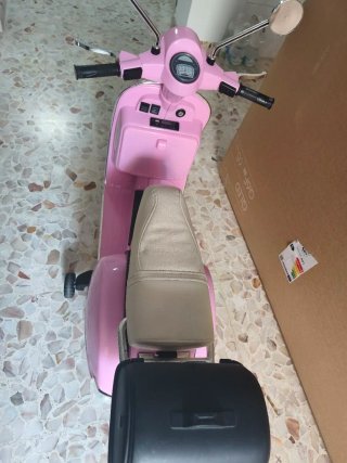 Vespa Eléctrica Rosa 3-6 Años
