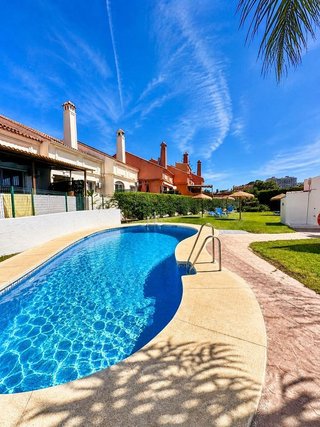 Casa adosada en venta en Los Pacos en Fuengirola