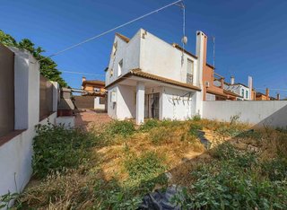 Chalet en venta en Coria del Río