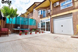 Casa adosada en venta en Loeches