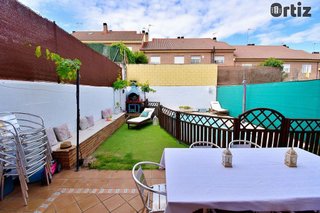 Casa adosada en venta en Loeches