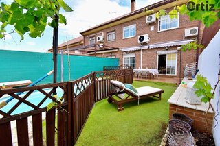 Casa adosada en venta en Loeches