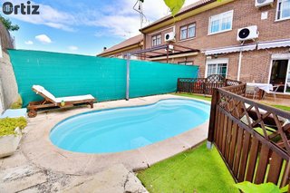 Casa adosada en venta en Loeches