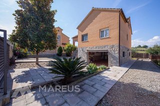 Chalet en venta en Sant Esteve Sesrovires
