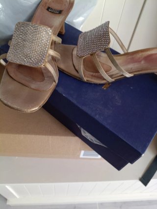 Sandalias piel doradas Stuart Weitzman