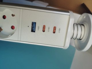 Regleta Enchufes Empotrable Retráctil.