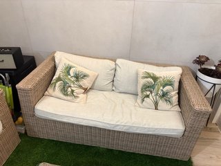 Conjunto Terraza: 2 Sofás y Mesa Ratán