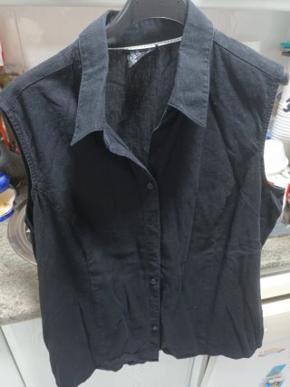 Chaleco negro sin mangas