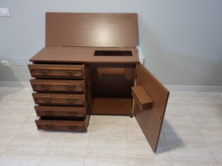 Mueble auxiliar madera cajones y puerta