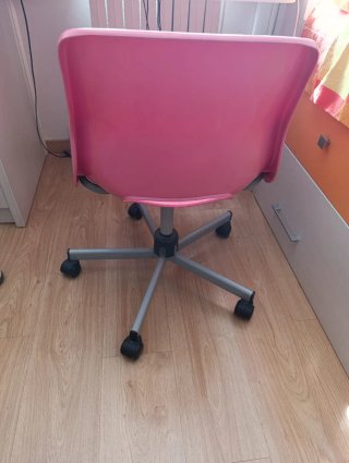 Silla de escritorio rosa y gris