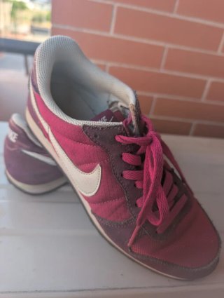 Botines Nike rosas y moradas
