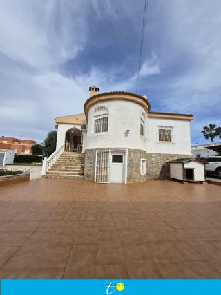 Chalet en venta en La Siesta - El Salado - Torreta en Torrevieja
