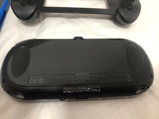 PS Vita OLED 1000 + Minecraft + caricabatterie originale