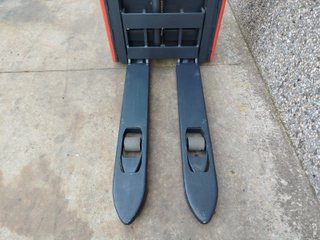 LINDE L10 Apilador eléctrico