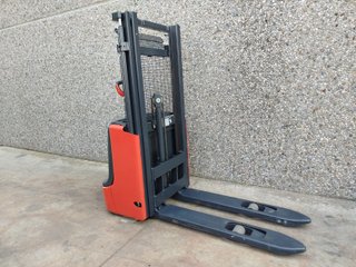 LINDE L10 Apilador eléctrico
