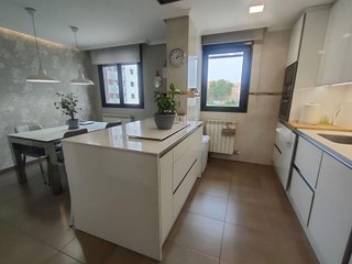 Piso en venta en Portillejo - Valdegastea en Logroño