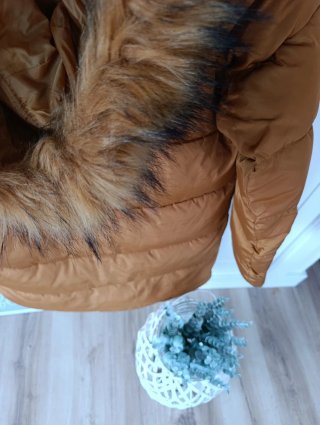 Abrigo con capucha y pelo