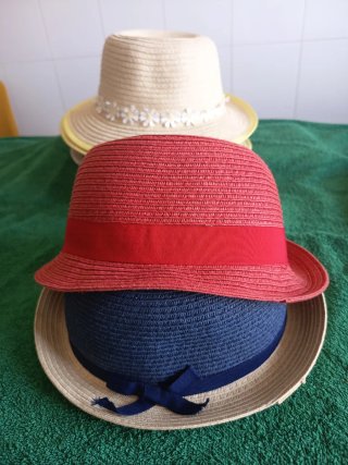 Sombreros de paja para niñas - 2€