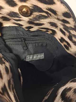 Bolso animal print con cadena dorada