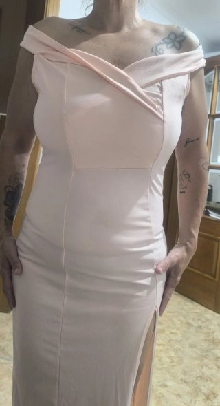 Vestido largo rosa escotado