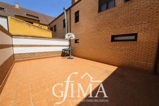 Casa adosada en venta en Tomelloso