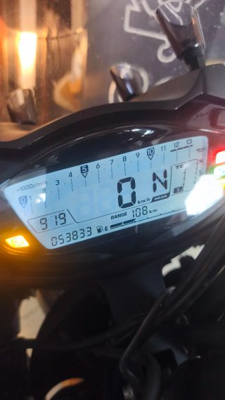 Suzuki GSX-S 1000 Negra y Roja