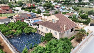 Chalet en venta en Urbanizaciones en Llíria