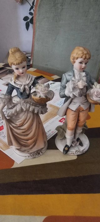 2 STATUINE CAPODIMONTE