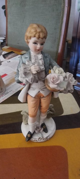 2 STATUINE CAPODIMONTE
