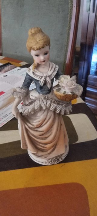 2 STATUINE CAPODIMONTE