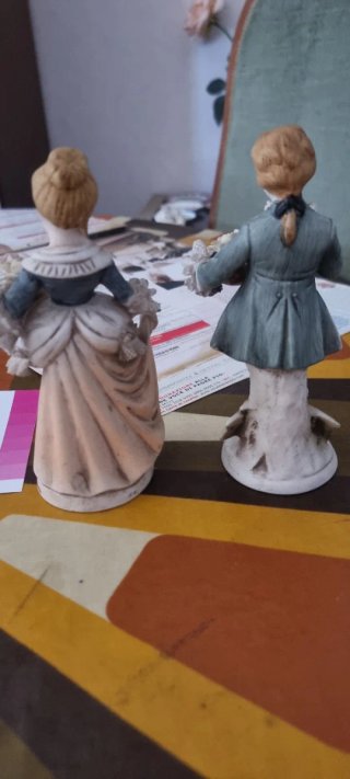 2 STATUINE CAPODIMONTE