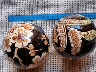 Antiche sfere in ceramica smaltata