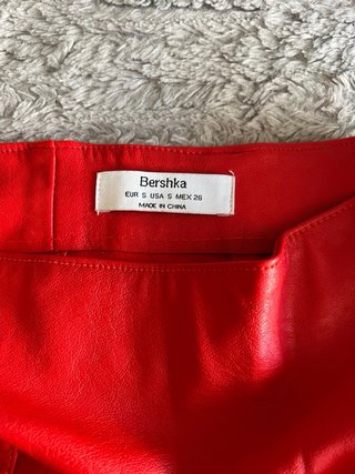 Mini falda roja con cremallera y bolsillo talla S
