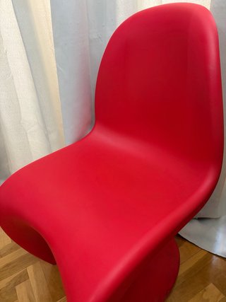 4 Sillas de Plástico Rojas 20€ cada silla