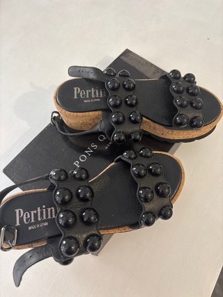 Sandalias Pertini Negras con Tachuelas