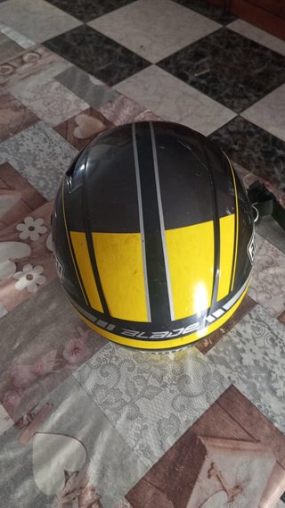 Casco AGV Negro y Amarillo