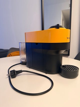 Cafetera Nespresso DeLonghi N- Yellow