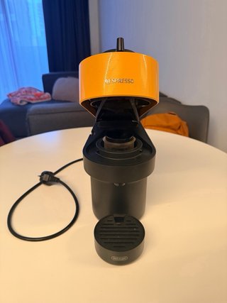 Cafetera Nespresso DeLonghi N- Yellow