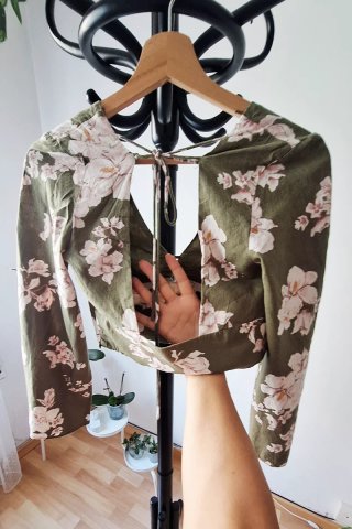Blusa Zara verde floral manga larga