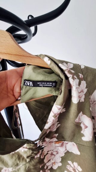 Blusa Zara verde floral manga larga