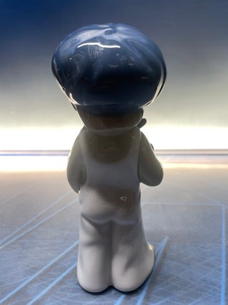 Figura porcelana Casades 18cm niño campo