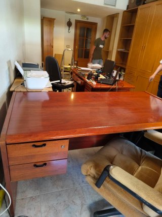 Mesa despacho y sillón oficina