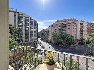 Piso en venta en El Camp de l'Arpa del Clot en Barcelona