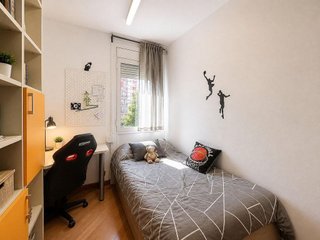 Piso en venta en El Camp de l'Arpa del Clot en Barcelona