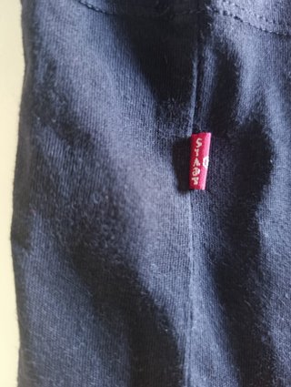 Levis Camiseta Negra Logo Rojo Talla S