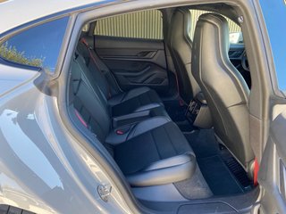 Porsche Taycan 2022