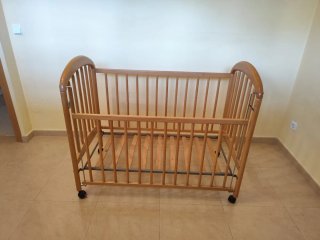 Cuna de madera maciza