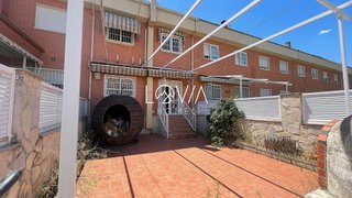 Casa adosada en venta en Fuentebella-San Felix-El Leguario en Parla