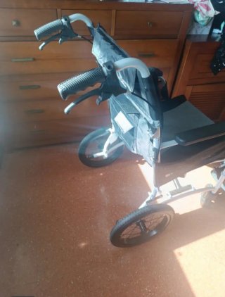 Silla de ruedas plegable NUEVA