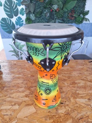 Djembe personalizzato con design tribale
